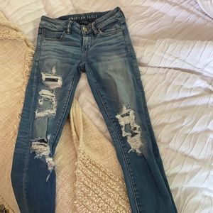 girls American Eagle ripped jeans